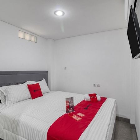 RedDoorz Syariah near Galeria Mall Yogyakarta Dış mekan fotoğraf